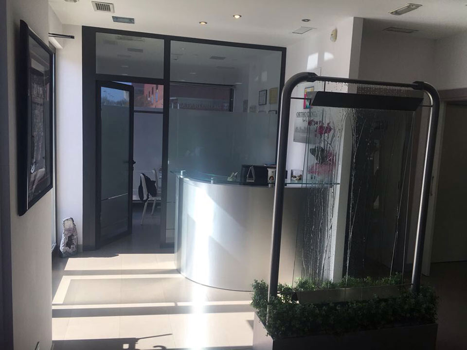 Ortho Dental Family Care interior clínica 6